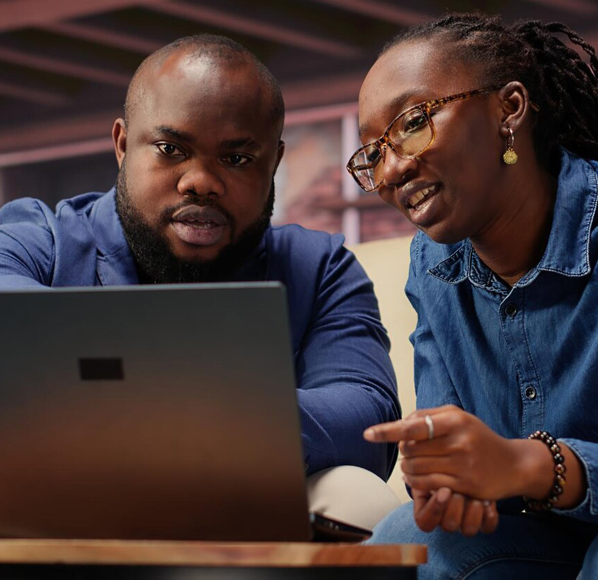 Team discussing IT solution strategy at Elvarise